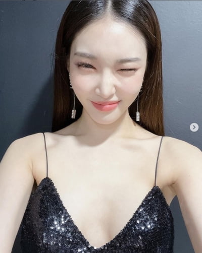 청하, 쇄골에 물 고이겠네...섹시한 드레스 자태[TEN★]