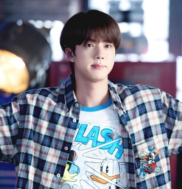 방탄소년단 진, '슈퍼 참치' 틱톡 #SuperTuna 3억 3000만 뷰 돌파