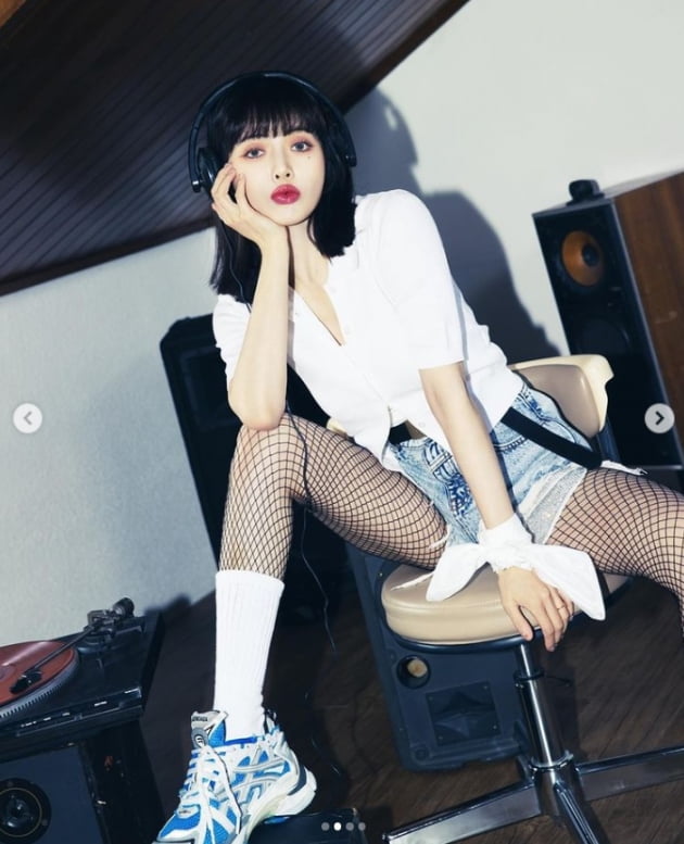 현아, 핫팬츠와 망사스타킹...섹시함과 청순함이 공존[TEN★]