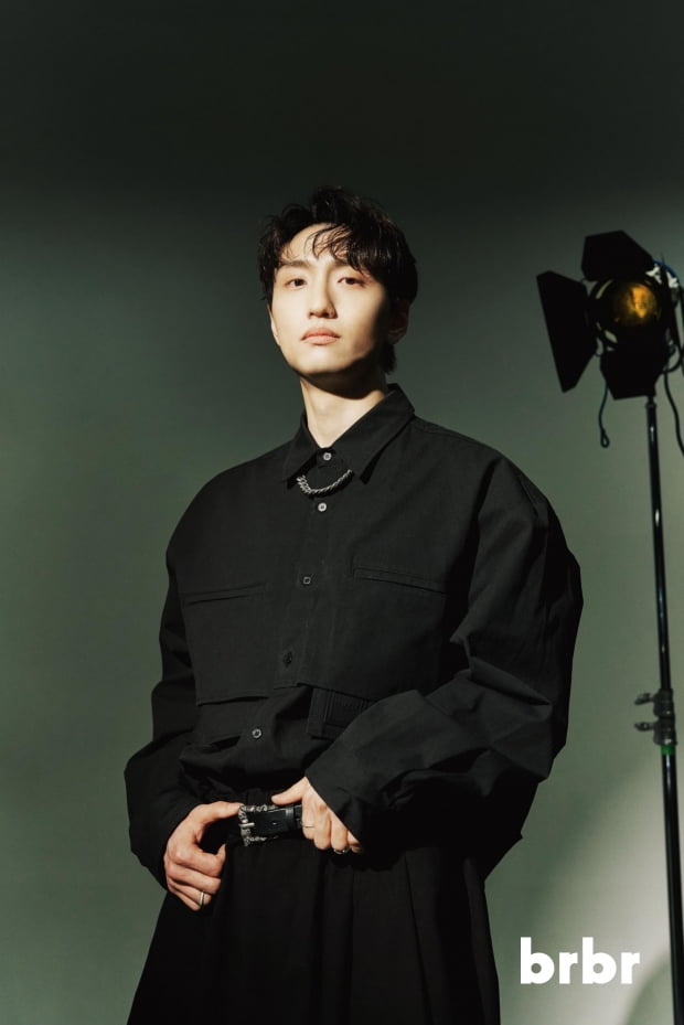 ‘색다른 무드’ 윤딴딴의 숨겨진 얼굴, 비알비알 화보 공개