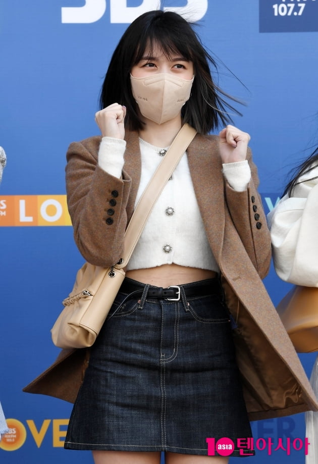 [TEN 포토] 엔믹스 릴리 '힘찬 파이팅!'