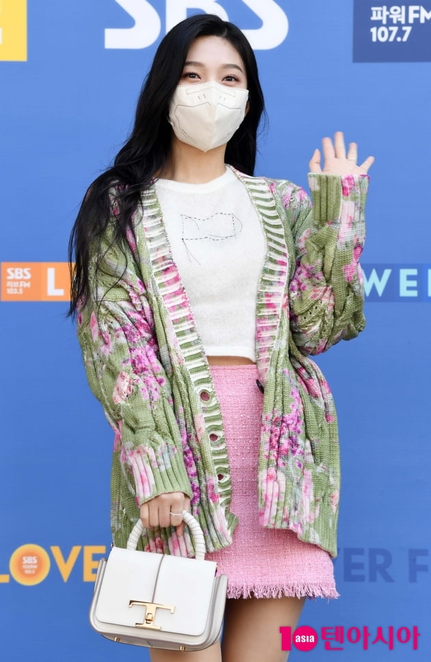 [TEN 포토] 레드벨벳 조이 '핑크빛 유혹'