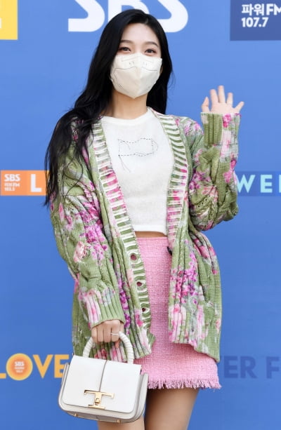 [TEN 포토] 레드벨벳 조이 '핑크빛 유혹'