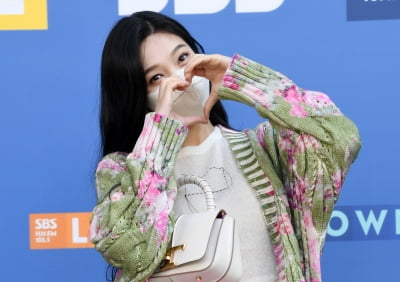 [TEN 포토] 레드벨벳 조이 '하트도 앙증맞게'