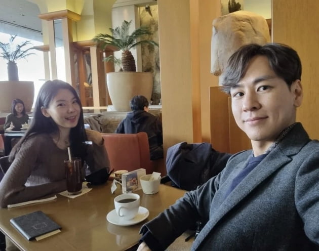 윤남기♥이다은, 5성급호텔 카페서 "오랜만에" 둘만의 데이트 '알콩달콩' [TEN★]