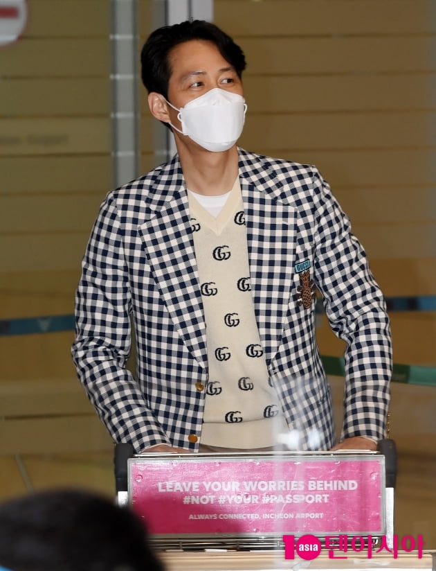 [TEN 포토] 이정재 '깔끔한 수트핏'