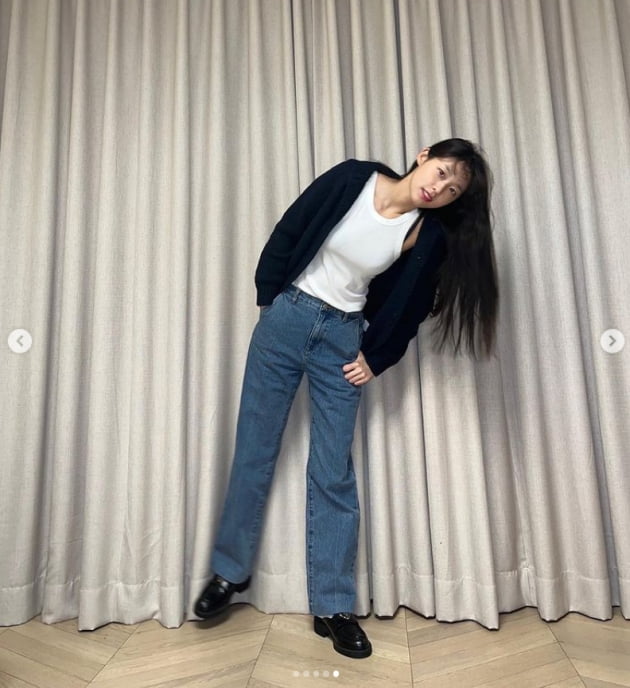 설현, 청바지+흰티만 입어도 빛나...미모가 블링블링[TEN★]