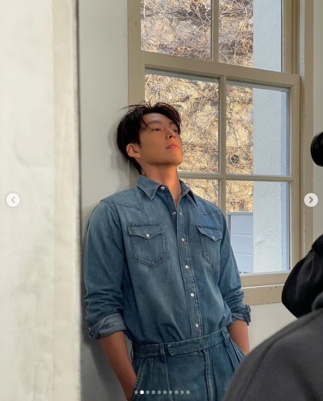 '신민아♥' 김우빈, 여자들도 부러워할 아찔한 각선미...오차 없는 완벽 비주얼 [TEN★]