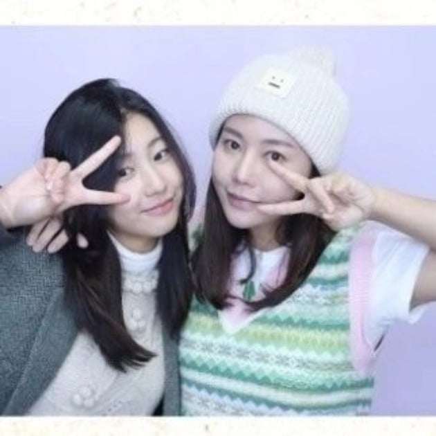 "친자매 같아" 박연수·송지아 모녀, 5천원짜리 인생네컷에 담은 친구 케미 [TEN★]