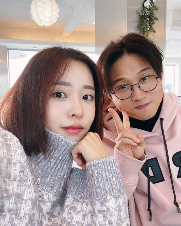 박성광♥이솔이, 3년 차 부부인데 대학생 커플 오해 받겠네 [TEN★]