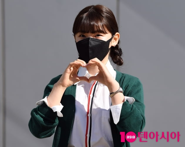 [TEN 포토] '지우학' 이은샘 '꽃보다 아름다운 하트'