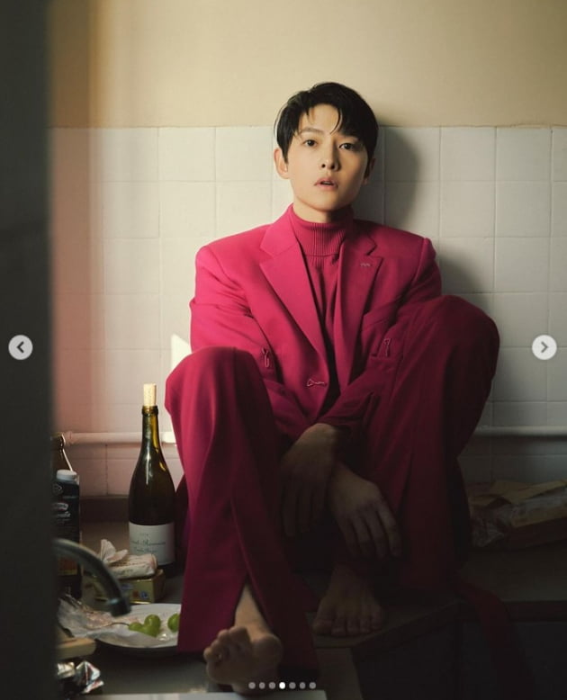 송중기, 흑백 뚫고 나오는 아우라..분위기 남신[TEN★]