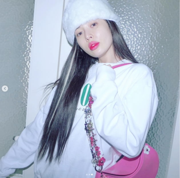 '던♥' 현아, 빛나는 커플링...얼굴이 블링블링[TEN★]