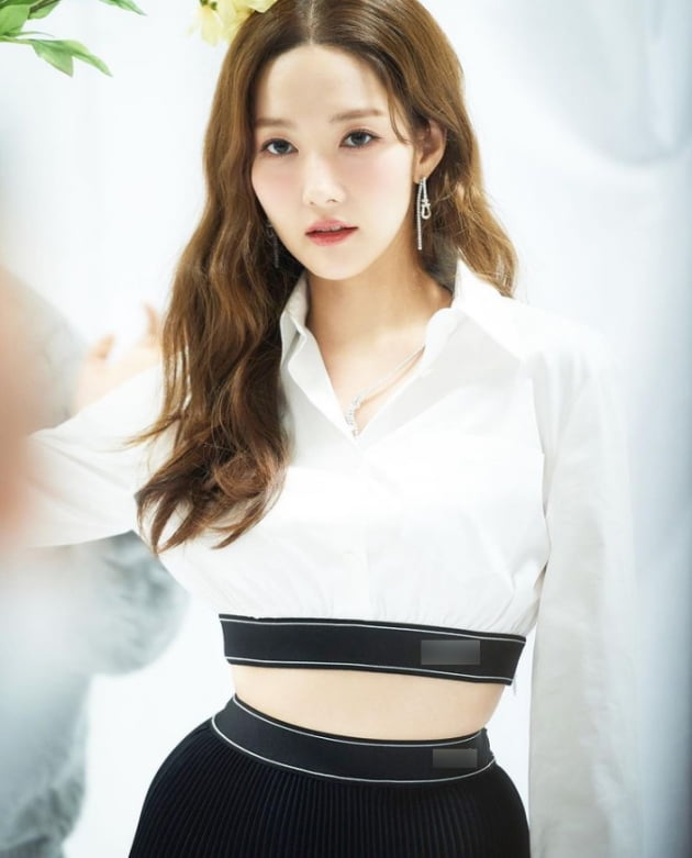 박민영, 봄을 전하는 기상청 여신...한줌허리[TEN★]