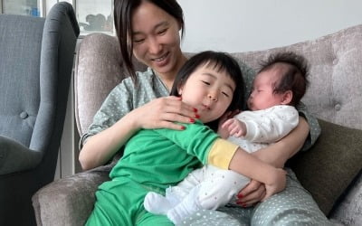 '세무사♥' 이지혜 "첫사랑 끝사랑 영원한 사랑"…딸 둘 육아에 "시끌시끌"해도 행복[TEN★]