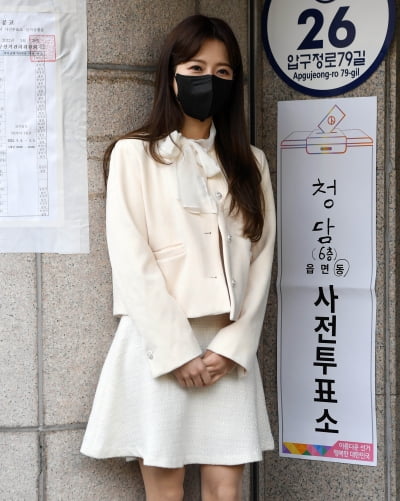 [TEN 포토] 양지은 '투표하고 나왔어요'
