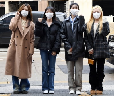 [TEN 포토] 라붐 '20대 대선 사전투표 첫날 왔어요'