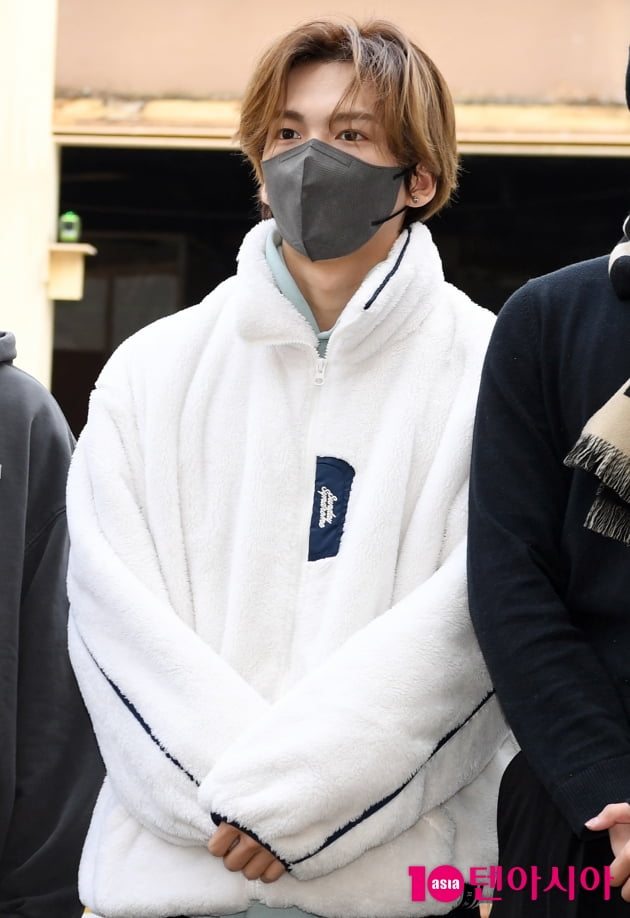 [TEN 포토] 베리베리 민찬 '소장욕구 부르는 비주얼 소년미'