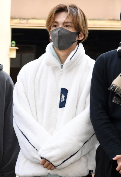 [TEN 포토] 베리베리 민찬 '소장욕구 부르는 비주얼 소년미'