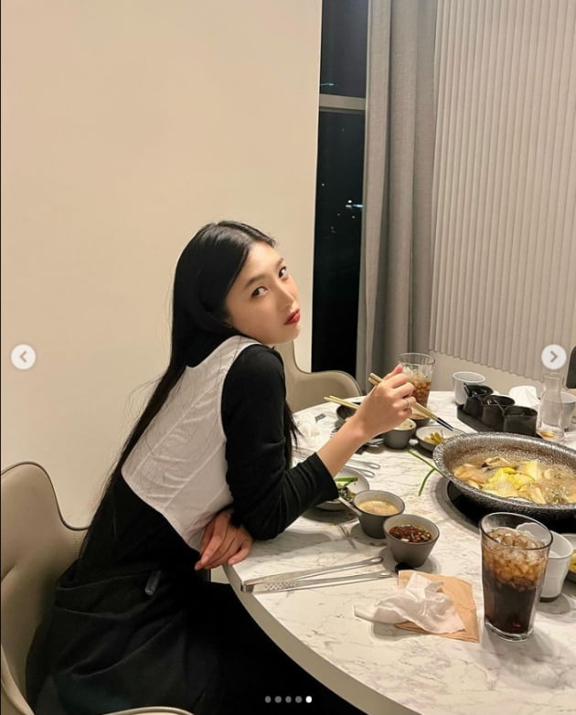레드벨벳 조이, ♥크러쉬와 백화점 데이트?...행복한 일상[TEN★]