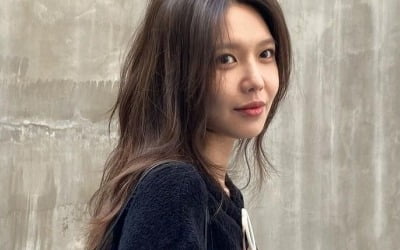 '정경호♥' 최수영, 꾸안꾸 데이트룩의 정석…내추럴한 매력+화사한 미소 [TEN★]