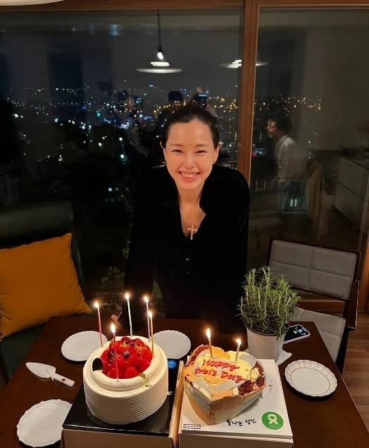 이하늬, 유리창에 비친 남편? "생일 축하 감사해요♥" [TEN★]