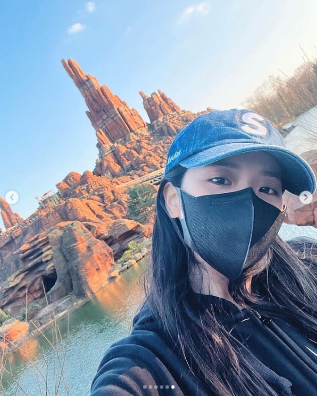 블랙핑크 지수, 프랑스 디즈니랜드 즐기는 여유...오늘도 예쁨[TEN★]