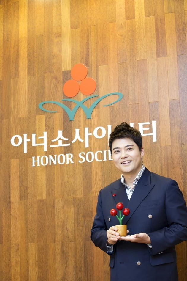 [공식] 전현무, 1억원 기부 "신불 피해 걱정 커, 조금이나마 도움 되길"