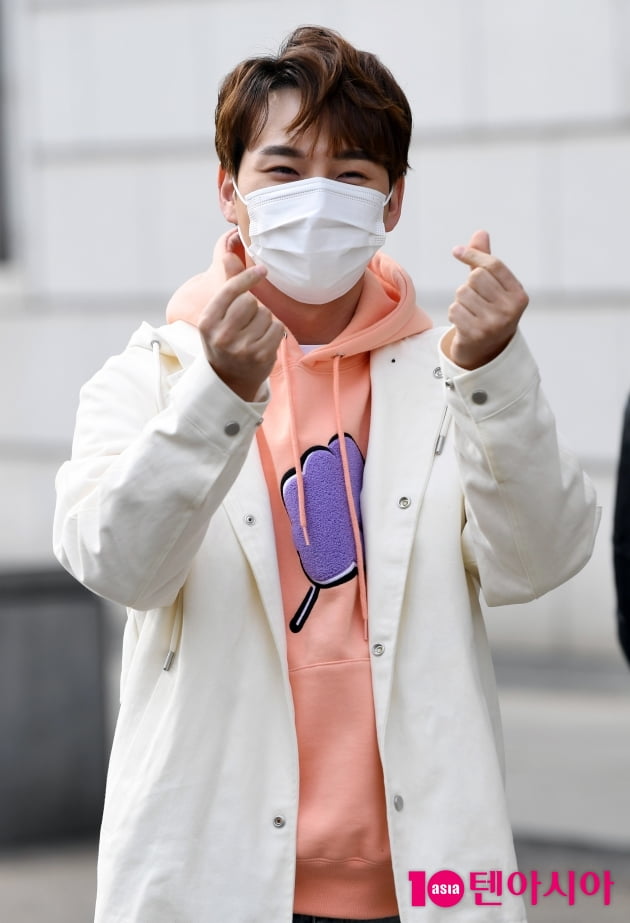 [TEN 포토] 박서진 '해맑은 하트'