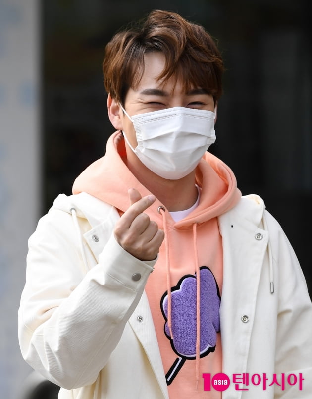 [TEN 포토] 박서진 '치명적인 윙~크'