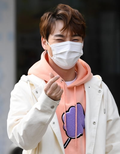 [TEN 포토] 박서진 '치명적인 윙~크'