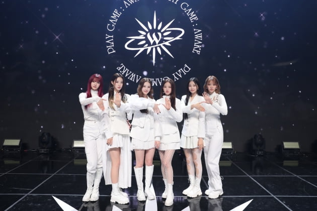 위클리 /사진제공=IST엔터테인먼트