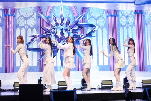 위클리 /사진제공=IST엔터테인먼트