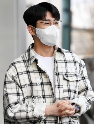 [TEN 포토] 영탁 '샤프한 옆선'
