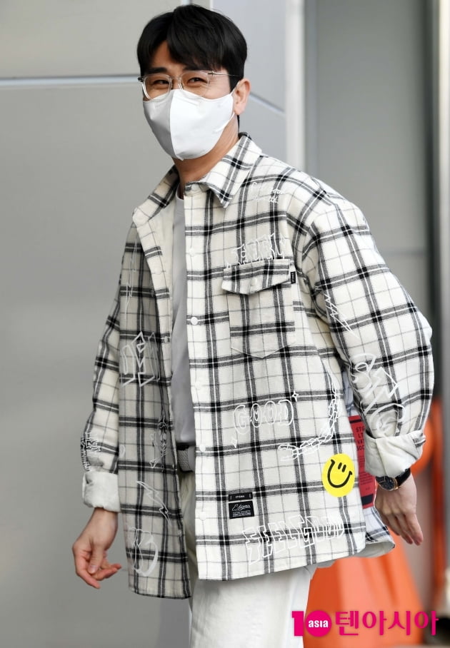 [TEN 포토] 영탁 '햇빛도 질투하는 외모'