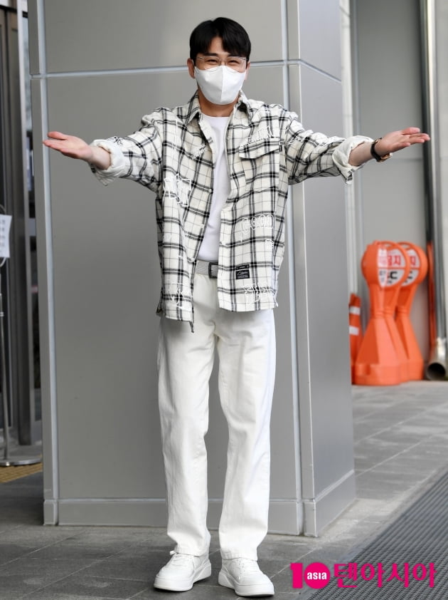 [TEN 포토] 영탁 '라디오에서 만나요'