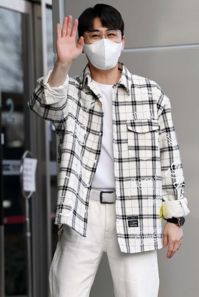 [TEN 포토] 영탁 '소장욕구 부르는 비주얼'