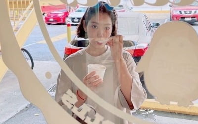 '최태준♥' 박신혜, 뱃속 아가는 쑥쑥 크는 중…이국적 분위기 가게 앞에서 포착[TEN★]