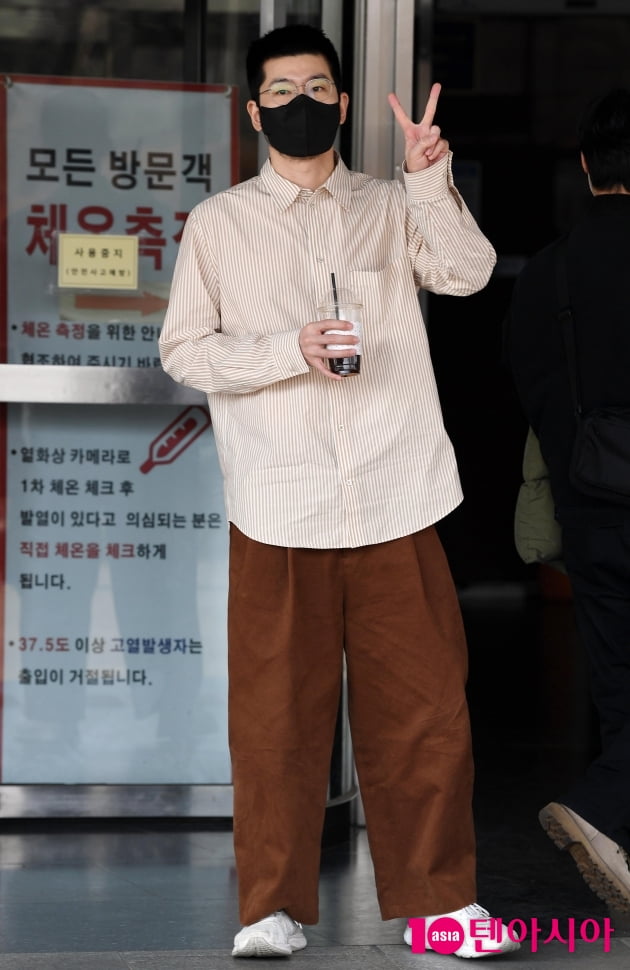 [TEN 포토] 장기하 '귀엽게 브이'