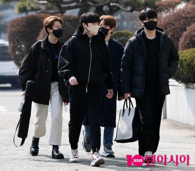 [TEN 포토] 포레스텔라 '봄햇살 맞으며'