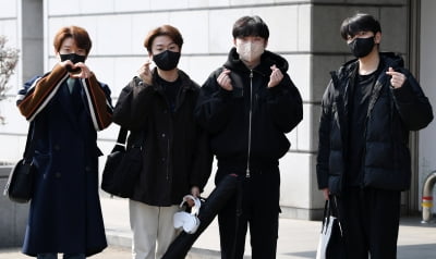 [TEN 포토] 포레스텔라 '각자 개성 넘치는 하트'