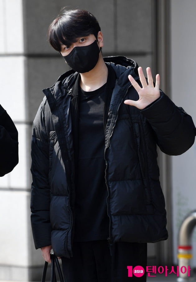 [TEN 포토] 포레스텔라 고우림 '시크한 블랙'