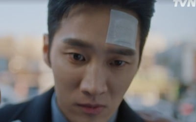 안보현, 조보아의 충실한 사냥개로 전직…빌런 싹쓸이 나선다 ('도베르만')