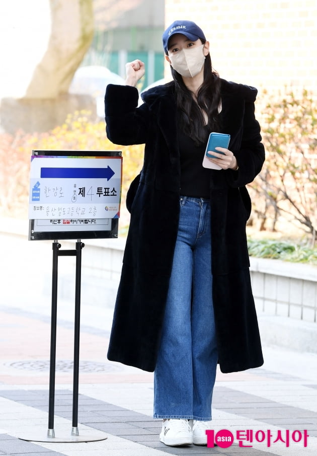[TEN 포토] 조현 '신성한 주권 행사'