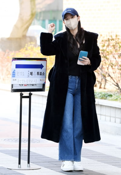 [TEN 포토] 조현 '신성한 주권 행사'