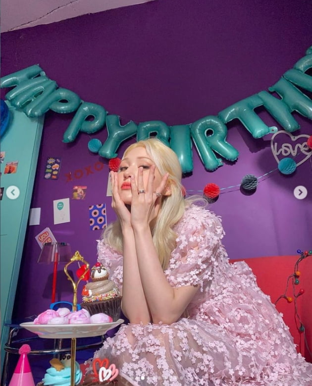 전소미, 22번째 신난 생일파티...인형이네[TEN★]