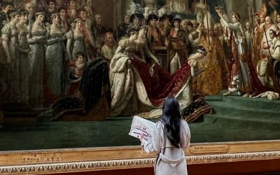 이동국 딸 재시, 파리서 모델 데뷔하더니…루브르 명화 압도하는 자태[TEN★]