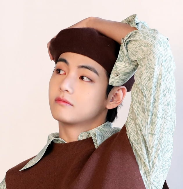 "스타 중의 스타" 방탄소년단 뷔, SNS 팔로워 3610만 명…韓 남자 신기록