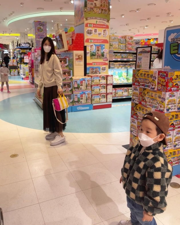 '이필모♥' 서수연, 둘째 임신 중 첫째 子와 '대치 중'…"하나만 골라" 다 똑같은 육아맘의 심정 [TEN★]