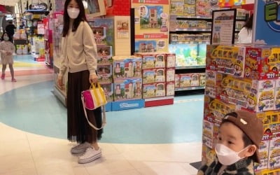 '이필모♥' 서수연, 둘째 임신 중 첫째 子와 '대치 중'…"하나만 골라" 다 똑같은 육아맘의 심정 [TEN★]